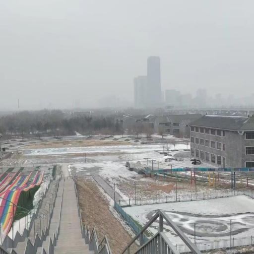 游乐场的雪景
